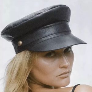 Lack of color leather Lola cap
